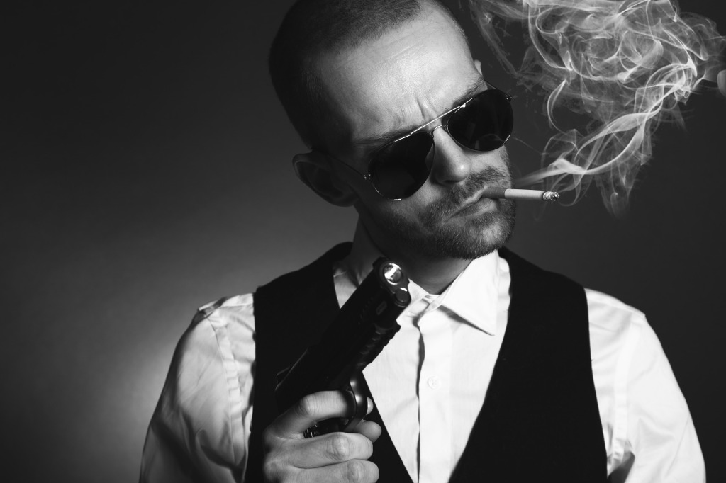 mafiabaas-met-pistool-en-sigaret-slechterik-antagonist